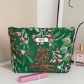 Grüne Kosmetiktasche mit floralem Muster und Markenlogo für die Aufbewahrung - Dunkelgrün Floral Groß