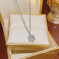 Dettaglio collana con ciondolo a stella in argento e zirconi in confezione regalo oro - Forma a Stella con Diamanti (X157) / Argento