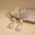 Elegante goldene Schmetterling-Ohrringe mit Strasssteinen und tropfenförmigen Perlen - Gold