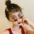 Kleine runde Steampunk-Sonnenbrille mit roten Gläsern und schwarzem Metallrahmen im Retro-Stil - Mini-Rundbrille - Schwarzer Rahmen rote Gläser