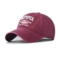 Détail de casquette bordeaux en coton délavé avec broderie blanche 3D Olympia Athletic - Réglable / Bordeaux