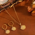Gouden sieradenset met ketting en oorbellen met schelp- en zeesterhangers - Gouden Schelp Wit Zirkonia Zeester Set
