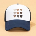 Navy-weiße Mesh-Trucker-Kappe mit neun hautfarbenen Herzmustern auf dem Vorderteil - Marineblau