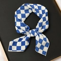 Carré de soie à damier bleu et blanc en mélange coton-lin léger avec détail noué - 55x55cm / Carreaux Bicolores Bleu Blanc