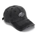 Détail de la visière usée sur casquette en coton délavé avec broderie montagne - Taille unique (56-60cm réglable) / Noir