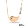 Dettaglio del ciondolo a goccia dorato su catena a serpente con misure del prodotto - Design a Goccia d'Acqua (N00885-5)