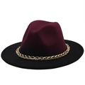 Detail van tweekleurige bordeauxrode en zwarte fedora hoed met gouden metalen ketting - M(56-58cm) / Wijnrood/Zwart Tweekleurig (03)