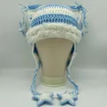 Bonnet au crochet avec oreilles de chat, rayures bleues et blanches et étoiles - Rayé bleu clair blanc