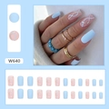 Hemelsblauwe en nude roze kunstnagels met zilveren golfpatronen in een vierkante vorm - Cool Matte Blauw Roze Golfstijl (W640)