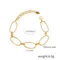 Gouden titanium stalen armband met in elkaar grijpende ovale schakels en karabijnsluiting - Goud