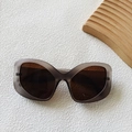 Chic cat-eye sunglasses with translucent smoke grey frames and dark brown lenses - Smoke Gray