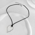 Collier à pendentif cœur minimaliste avec breloque cœur argentée sur cordon noir - Coeur Argent Brillant (Cordon Noir)