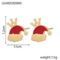 Détail des boucles d'oreilles bonnet de Noël de 1,2 cm plaquées or et émail rouge - Chapeau Rouge avec Couronne