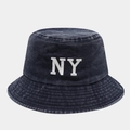 Détail de la broderie NY et de la texture en denim lavé sur le chapeau bob - M(56-58cm) / Bleu marine