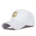 Berretto da baseball in cotone bianco con ricamo dorato 3D lettera C e finitura rigida - Regolabile / Bianco