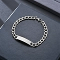 Detail van zilveren roestvrijstalen Cubaanse schakelarmband met ID-plaat op een doosje - 1.8 (43x8mm Plaat/6mm Breedte/20cm Lengte)