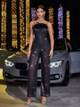 Eng anliegender schwarzer Pailletten-Jumpsuit mit Federbesatz und weitem Bein für Partys - S / Schwarz