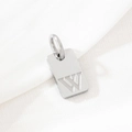 Pendente rettangolare in acciaio inossidabile argento lucido con lettera W incisa e anello - Lettera W (KLJ9855-Z) / Argento
