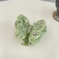 Detail von grünem Schmetterling Haarklammer mit Acetat-Marmor-Finish und Kristall-Strass - Edelstein Seladon Marmor Schmetterling