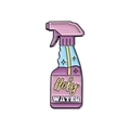 Lustige lila Emaille-Anstecknadel in Sprühflaschenform mit Holy WATER Gravur - Weihwasser (QHXZ2339)