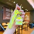Dettaglio del portachiavi ragazza frutta gialla con cinturino in PVC glitter e campanello - Stile Statuina Durian con Bolle Luminose e Corda Sakura / Giallo