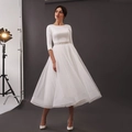 Elegante witte korte trouwjurk met ronde hals, 3/4 mouwen en kralenriem in de taille - S (US 2) / Ivoor