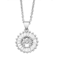 Gros plan d'un pendentif lettre M en argent serti de zircons et pavé de petits diamants - Lettre M