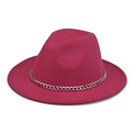 Dettaglio di un cappello di lana fucsia con una catena in metallo argento lucido decorativa - Adulto 57-60cm / Cappello Rosa Fragola Catena Argento