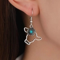 Boucles d'oreilles tête de taureau argentées vintage avec pierre turquoise sur modèle - Antique Argent Tête de Taureau Ajourée Turquoise Boucles d'Oreilles (WG-0851)