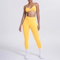 Completo sportivo giallo con reggiseno a vogatore e leggings a vita alta in maglia - Giallo