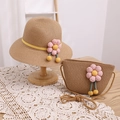 Détail de l'ensemble chapeau de paille kaki clair et sac bandoulière avec fleurs roses - Chapeau Kaki + Sac