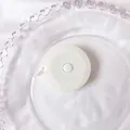 Mini cinta métrica blanca retráctil portátil para costura y medidas del cuerpo - Blanco (Sin decoración)