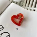 Elegante pinza per capelli rossa a forma di cuore con molla dorata su sfondo bianco minimal - Circa 4,2 cm / Rosso Arancio Gelatina