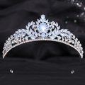 Detalle de corona de plata con piedras azul claro y acentos de cristal tipo marquesa - H1379 Blanco Plateado + Opalo Azul