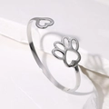 Bracciale rigido in acciaio argento con design cuore e zampa su base in pietra - Color Acciaio