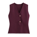 Chaleco de punto burdeos ajustado para mujer con escote en V y detalles de botones dorados - S / Burdeos