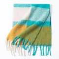 Geruite sjaal in blauw geel en wit kleurblokontwerp met zachte franje decoratie - Meerblauw