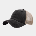 Vista detallada de algodón lavado y malla transpirabile en una gorra tipo trucker - Ajustable / Negro