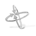 Dettaglio anello a X argento con motivo a freccia e pietre di zirconia cubica scintillanti - Freccia Incrociata / Argento