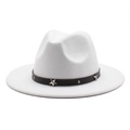 Klassieke witte wollen vilten fedora hoed met zwarte riem en zilveren sterrenstuds - M (56-58cm) / Wit