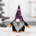 Λούτρινος νάνος Halloween με μωβ καπέλο ιστού αράχνης και πορτοκαλί χέρια - Μωβ Στυλ Καπέλου