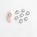 Bijou d'ongles sourire 7x7mm avec strass micro-pavés sur un ongle rose - Visage souriant argenté strass blanc (LF7215)