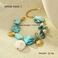 Detail of seashell charm bracelet with turquoise stones and dimensions 17+5.5cm - Blue Shell Bracelet