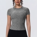 Texture détaillée du crop top de sport respirant gris chiné évacuant l'humidité - Gris Chiné