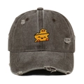 Gorra de béisbol gris oscuro desgastada con bordado de queso y detalles de estilo vintage - Talla única / café
