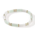 Minimalistisches Tila-Armband mit weißen und hellgrünen Miyuki-Perlen und Goldperlen - Hellgrün/Weiß/Gold