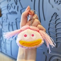 Rosa Plüsch-Schlüsselanhänger mit Fransenhaar und gelbem Lächeln für Taschen - Geflochtenes Monster / Rosa