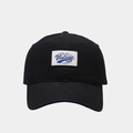 Detalle de gorra de béisbol negra con parche vintage y costuras de alta calidad - Ajustable / Negro