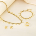 Platte weergave van een gouden sterren-sieradenset met ketting, armband en ring - Ster (KS220726-LX) / Goud