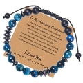 Détail du bracelet perlé réglable pour homme avec pierres œil de tigre et carte code Morse - À Mon Incroyable Petit Ami